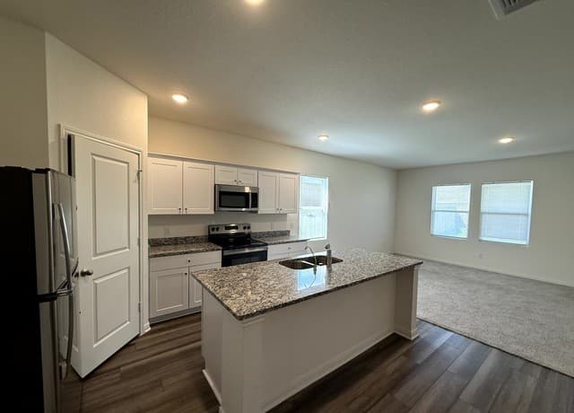 3-bedroom rental at 7439 Corral Summit in San Antonio, TX — photo 3