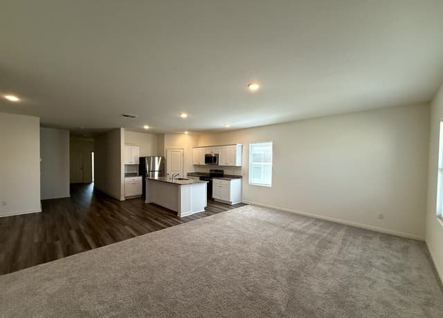 3-bedroom rental at 7439 Corral Summit in San Antonio, TX — photo 4