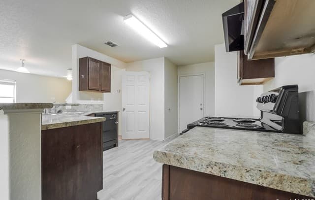 2727 Majestic — photo 2