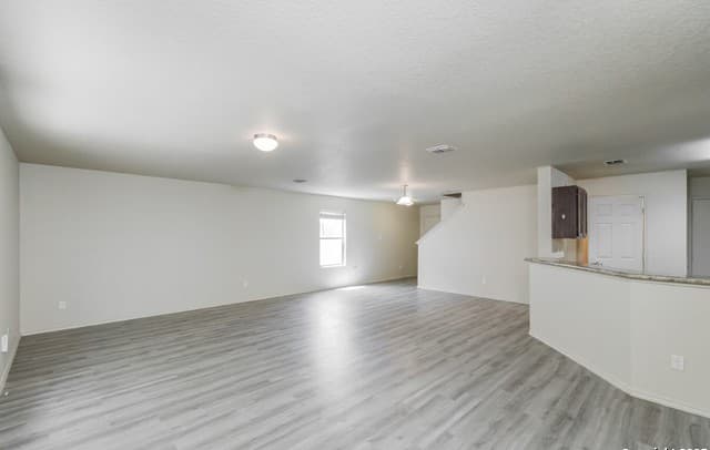 2727 Majestic — photo 5