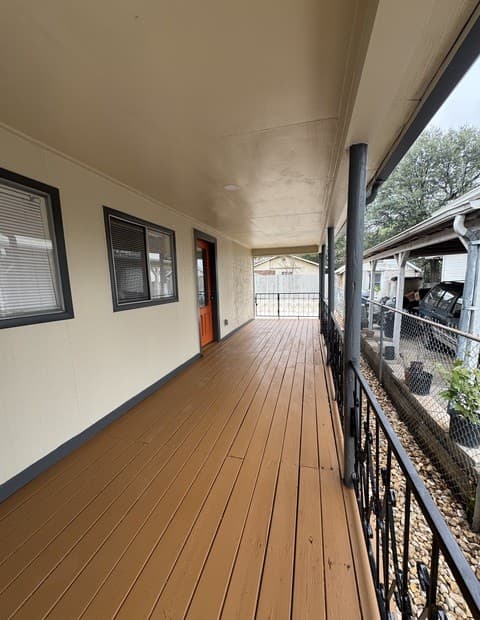 631 E Mistletoe — photo 2