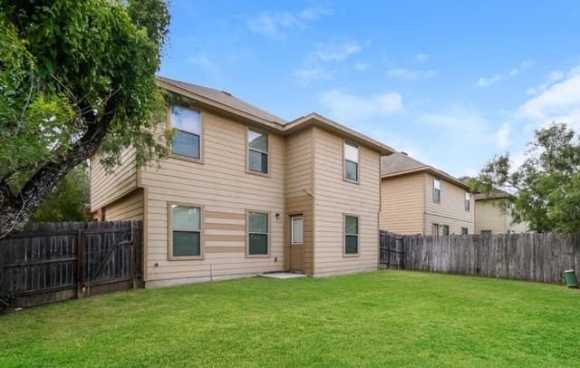 8915 Bonnie Butler — photo 2