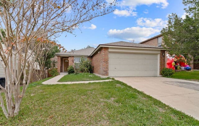 3-bedroom rental at 10215 Tiger Bay in San Antonio, TX — photo 2