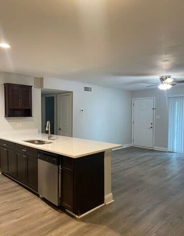 2-bedroom rental at 211 Routt Unit 105 in Alamo Heights, TX — photo 3