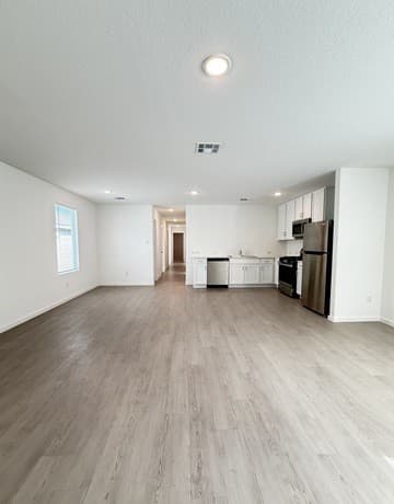 4-bedroom rental at 3726 Glade Creek in San Antonio, TX — photo 3
