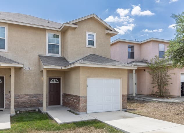 3-bedroom rental at 5738 Golf Heights Unit 2 in San Antonio, TX — photo 2
