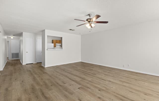 3-bedroom rental at 9575 Celine Dr in San Antonio, TX — photo 2