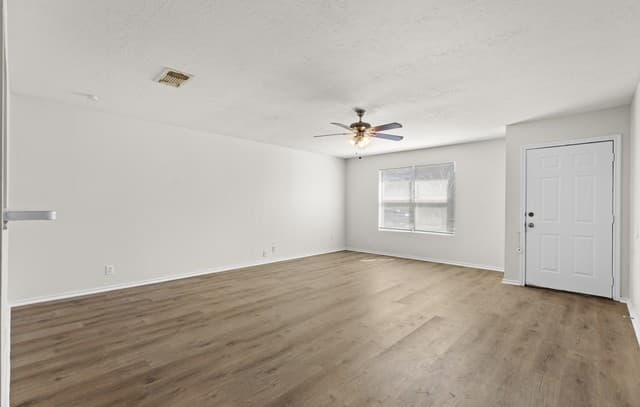3-bedroom rental at 9575 Celine Dr in San Antonio, TX — photo 3
