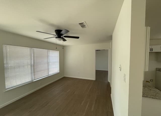 3-bedroom rental at 5547 Stonybrook in San Antonio, TX — photo 4