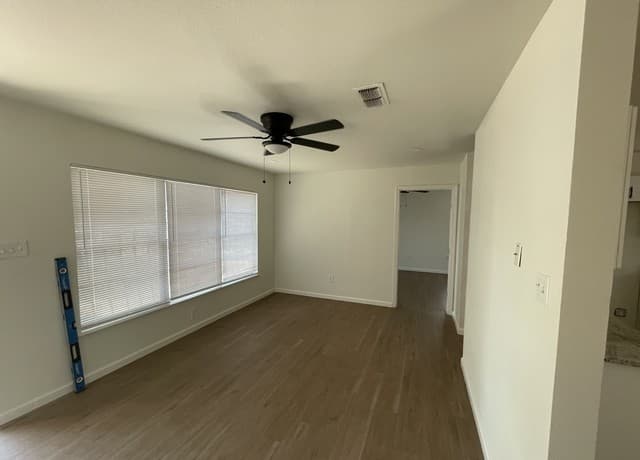 3-bedroom rental at 5547 Stonybrook in San Antonio, TX — photo 5