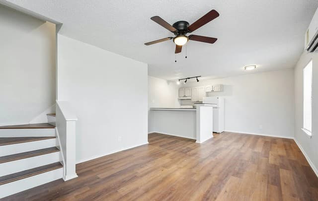 131 Elsie Ave Unit 301 — photo 3