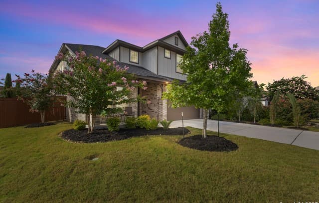 4-bedroom rental at 12402 Mineshaft in San Antonio, TX — photo 2