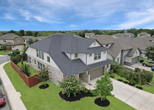 4-bedroom rental at 12402 Mineshaft in San Antonio, TX — photo 3
