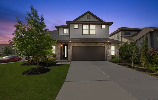 4-bedroom rental at 12402 Mineshaft in San Antonio, TX — photo 4