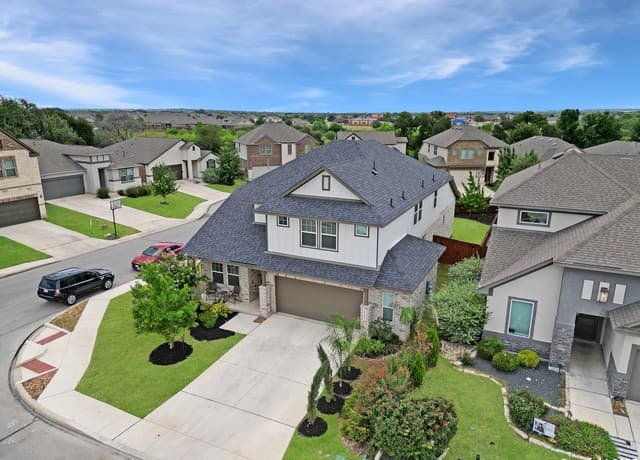 4-bedroom rental at 12402 Mineshaft in San Antonio, TX — photo 5