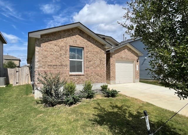 3-bedroom rental at 1157 Barn Swallow in San Antonio, TX — photo 2