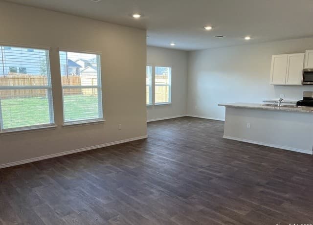 4011 Bay Leaf Loop — photo 2