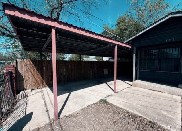 321 Huntington — photo 2