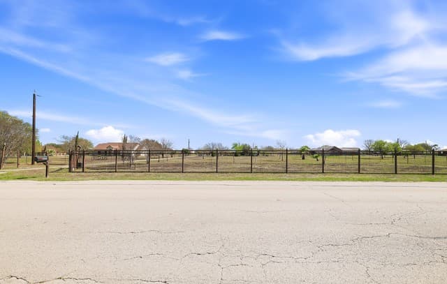 11421 Ware Seguin — photo 2