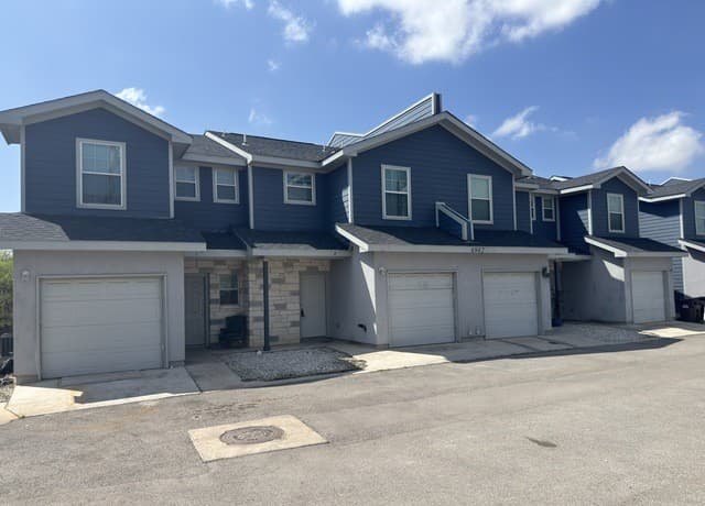 3-bedroom rental at 6942 Crestway Unit 2 in San Antonio TX