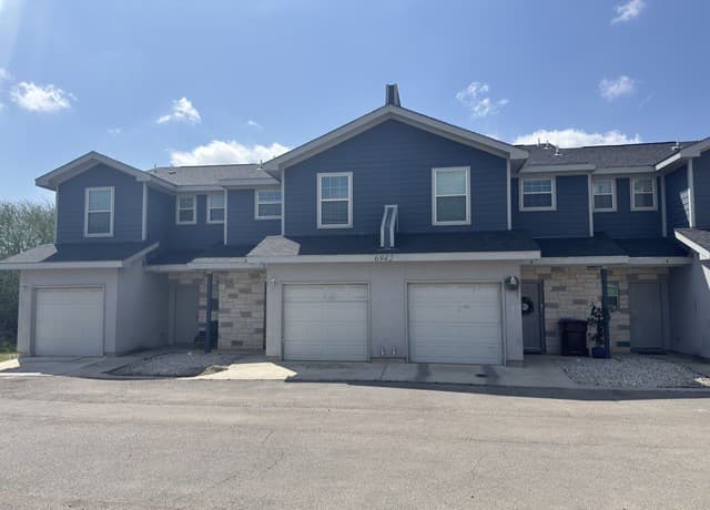 3-bedroom rental at 6942 Crestway Unit 2 in San Antonio, TX — photo 2