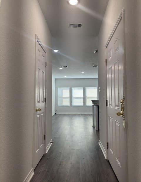 3-bedroom rental at 6942 Crestway Unit 2 in San Antonio, TX — photo 3