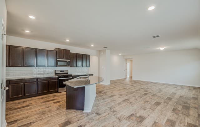 4-bedroom rental at 14110 Lavaca Springs in San Antonio, TX — photo 4
