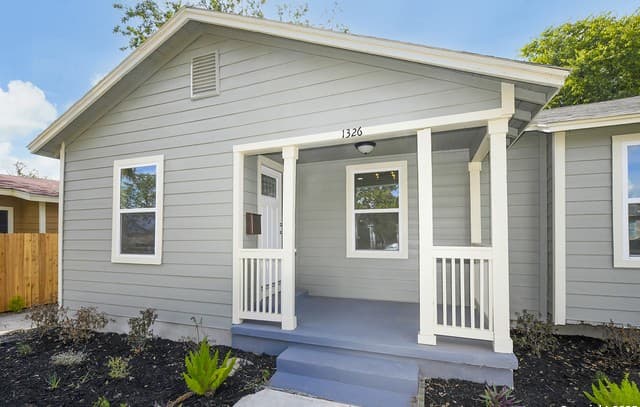 1326 W Lynwood — photo 2