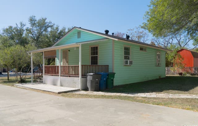3-bedroom rental at 4707 Erin in San Antonio, TX — photo 2