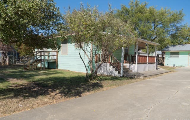 3-bedroom rental at 4707 Erin in San Antonio, TX — photo 3