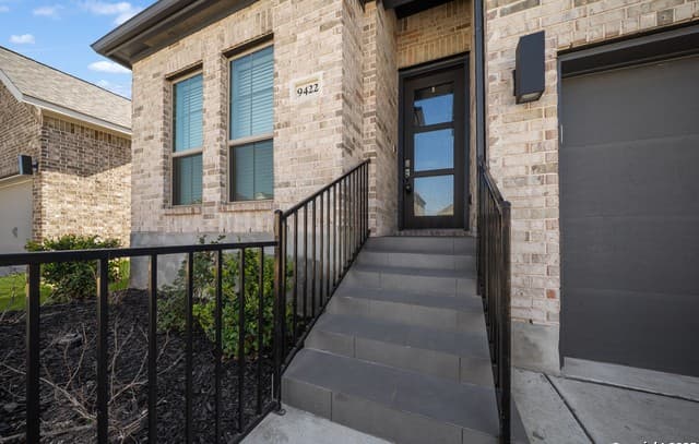 4-bedroom rental at 9422 Iron Keeper in San Antonio, TX — photo 4