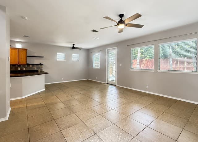 3-bedroom rental at 1227 Cresswell Cove in San Antonio, TX — photo 2