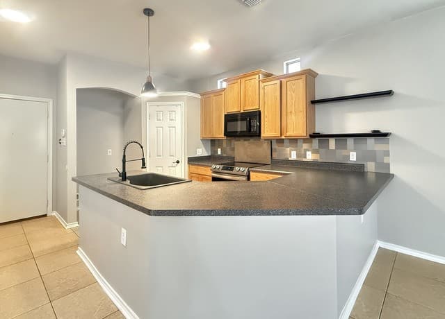3-bedroom rental at 1227 Cresswell Cove in San Antonio, TX — photo 3