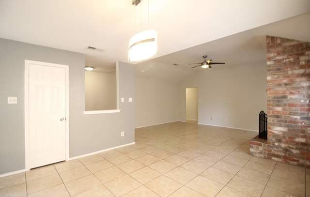 3-bedroom rental at 1023 Hedgestone Dr in San Antonio, TX — photo 4