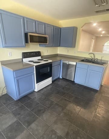 3-bedroom rental at 3914 Azalea Breeze in San Antonio, TX — photo 5