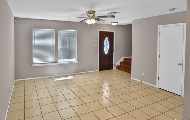 3-bedroom rental at 1703 Desert Willow in San Antonio, TX — photo 3