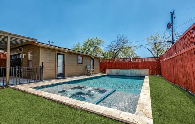 1714 W Summit — photo 3