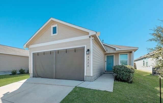 3-bedroom rental at 6422 Magee Run in San Antonio, TX — photo 2