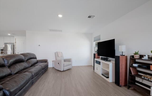 3-bedroom rental at 6422 Magee Run in San Antonio, TX — photo 3