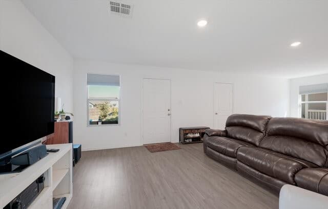 3-bedroom rental at 6422 Magee Run in San Antonio, TX — photo 5