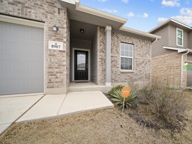 3-bedroom rental at 8907 Arundal Garden in Converse, TX — photo 2