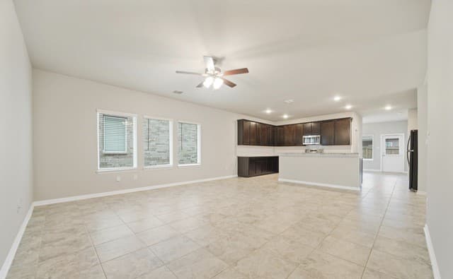 3-bedroom rental at 8907 Arundal Garden in Converse, TX — photo 5