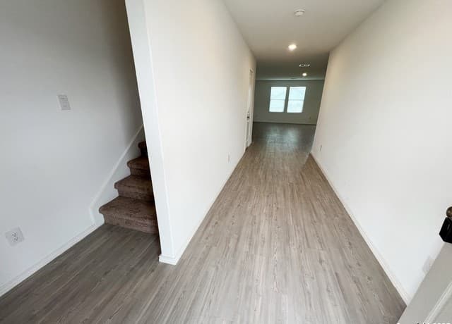 4-bedroom rental at 7227 Satellite Way in San Antonio, TX — photo 2