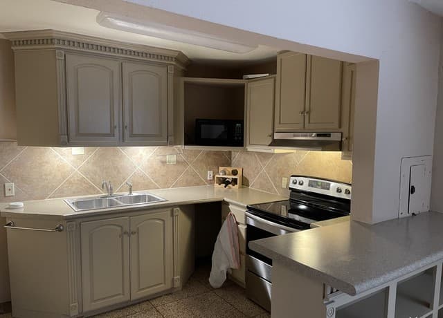 2-bedroom rental at 567 Gilbert Lane Unit 2 Unit 2 in San Antonio, TX — photo 2