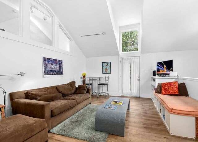 215 Beauregard - Unit B — photo 1