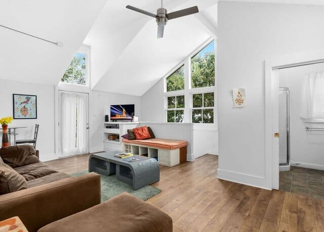 215 Beauregard - Unit B — photo 2