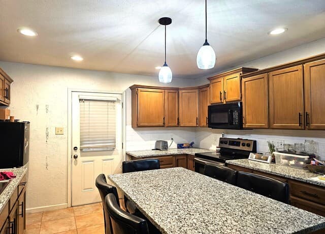 3-bedroom rental at 9406 Sugarloaf in San Antonio, TX — photo 3