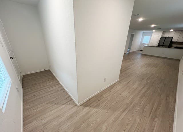 3-bedroom rental at 7926 Nessie Trail in San Antonio, TX — photo 2