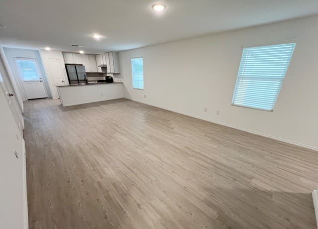 3-bedroom rental at 7926 Nessie Trail in San Antonio, TX — photo 4