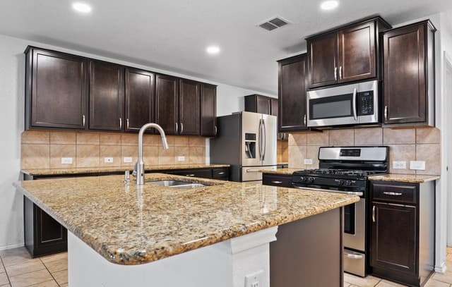 252 Elisabeth Run — photo 2